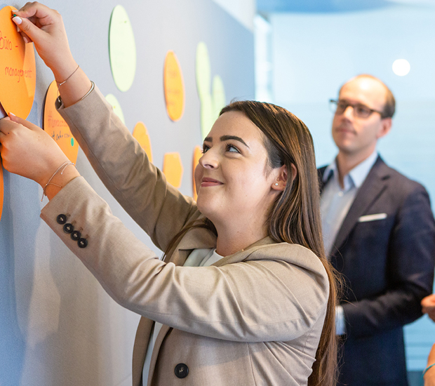 trabaja con nosotros